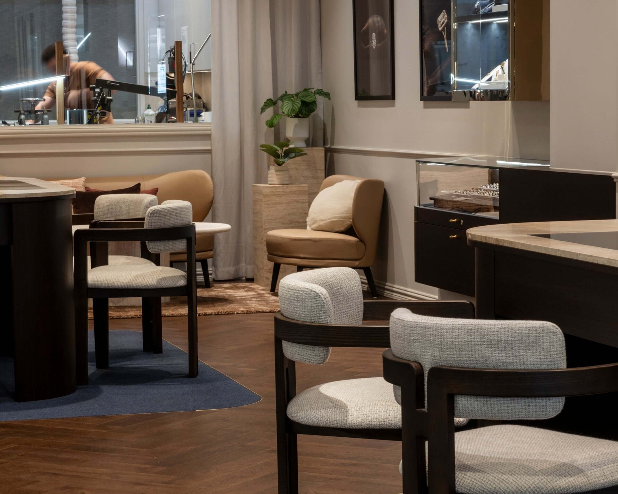 Modern jewellery store interior with tables, chairs, and decor.